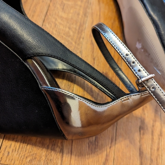 BCBG Generation metallic vamp chic formal cutout wedge - Picture 5 of 7